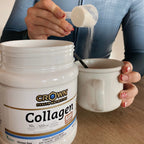 tomando colágeno con desayuno